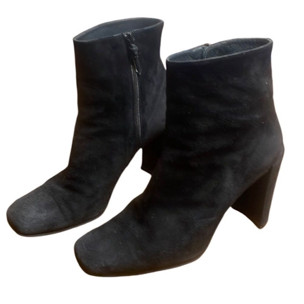 Stuart Weitzman black suede heeled Booties 4” heel shin height size 9